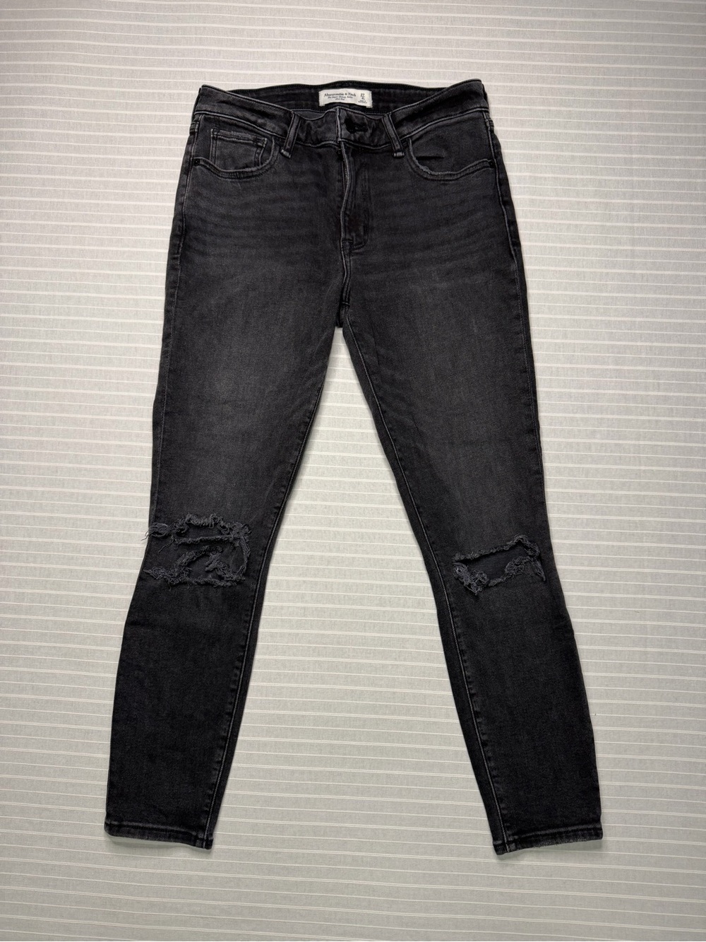 Abercrombie & Fitch Super Skinny Ankle Jeans – Size 27/4 🖤